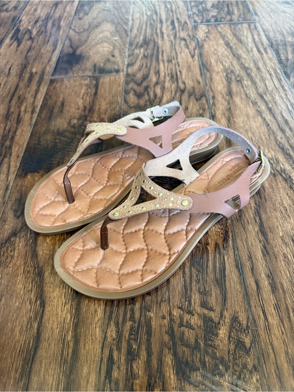 NWOT, Terra and Agua  Sandals, size 8